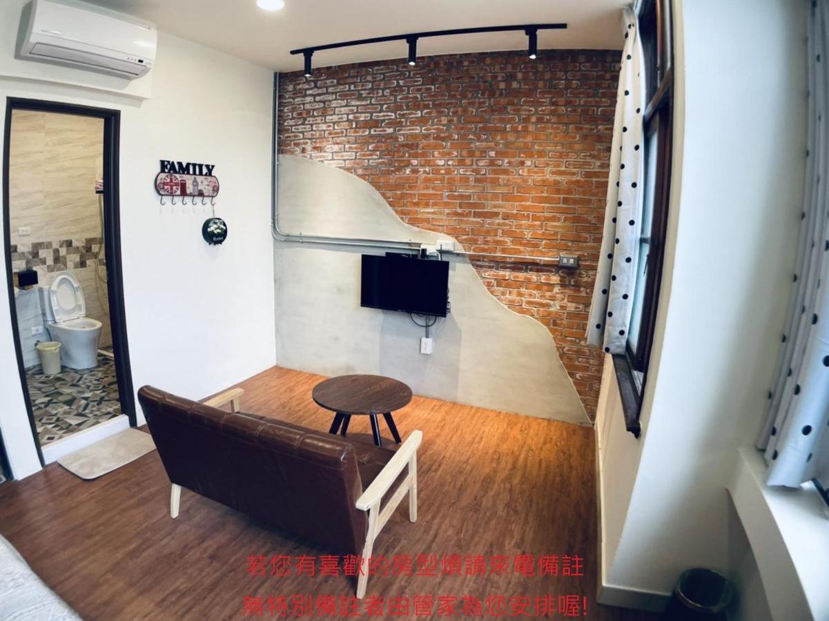 Green Only Homestay Tainan Esterno foto