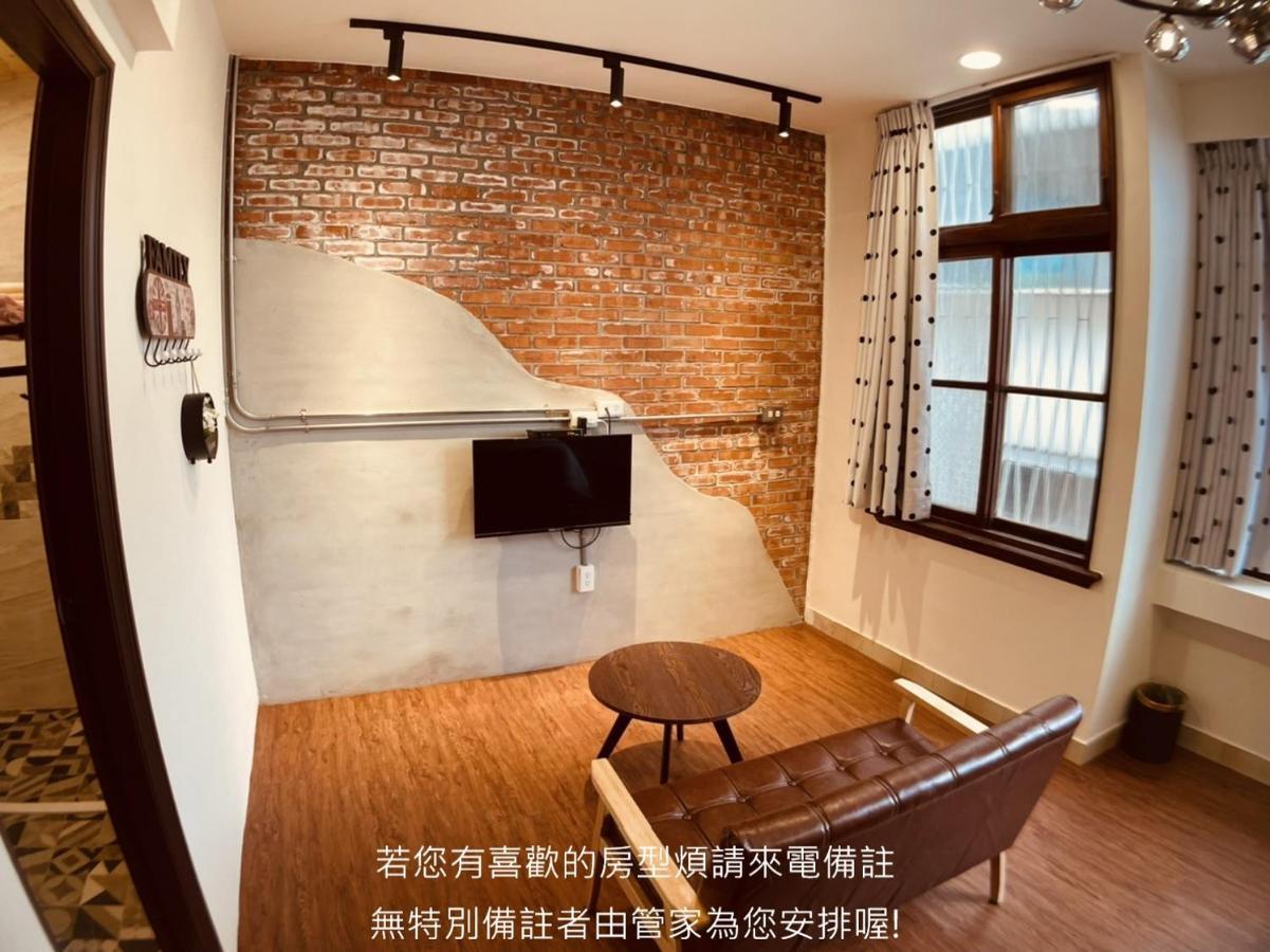 Green Only Homestay Tainan Esterno foto