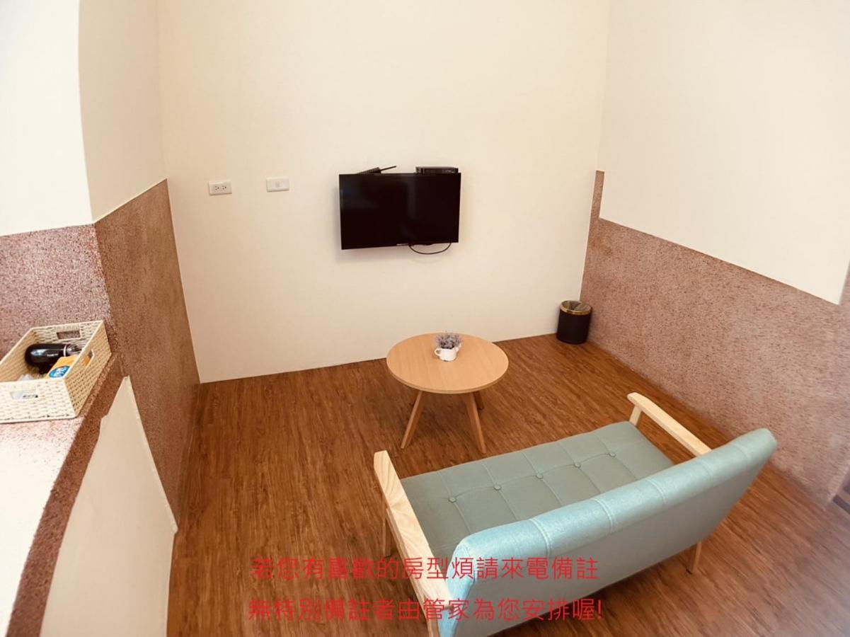 Green Only Homestay Tainan Esterno foto